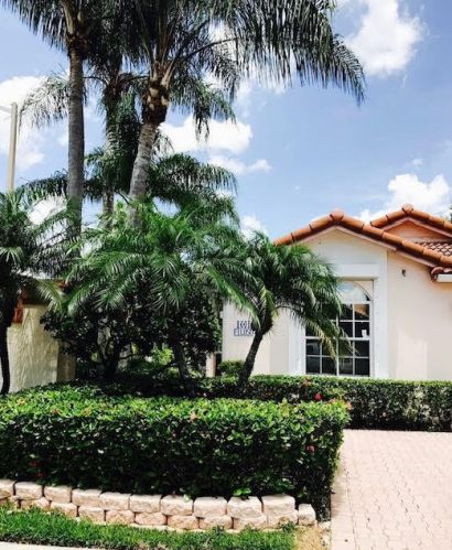 1601 158th Ave, Hollywood FL  33027-2340 exterior