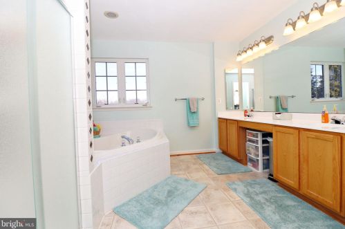 164 Pebble Beach Dr, Charles Town WV  25414-4074 exterior