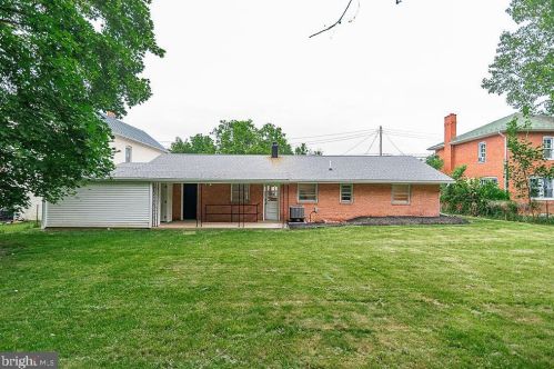 415 Liberty St, Charles Town WV  25414-1827 exterior