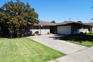 4636 5th St, Fresno, CA 93726-1612