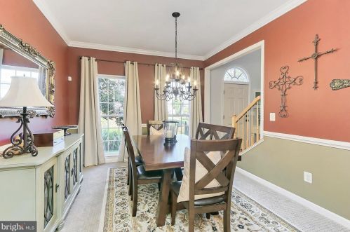 6012 Abernethy Ln, Gainesville VA 20155-4505 exterior