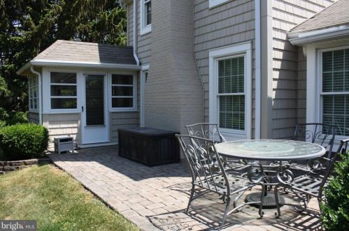 282 Cres Dr, Swatara PA  17033-2335 exterior