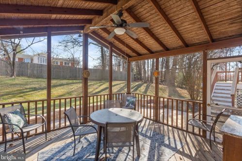 300 E St, Purcellville VA  20132-3317 exterior