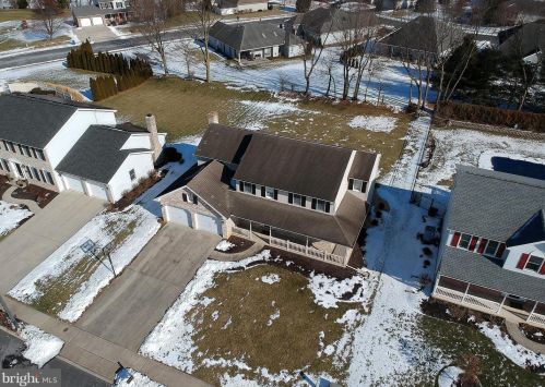 36 Bourbon Red Dr, Navy Sup Dpt PA 17050-7901 exterior