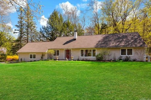 27 Fountain Rd, Briarcliff NY  10510-2234 exterior