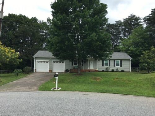 712 Bouzeke Ct, Lewisville, NC 27023-9685