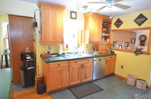 317 New Durham Rd, Piscataway NJ  08854-5311 exterior