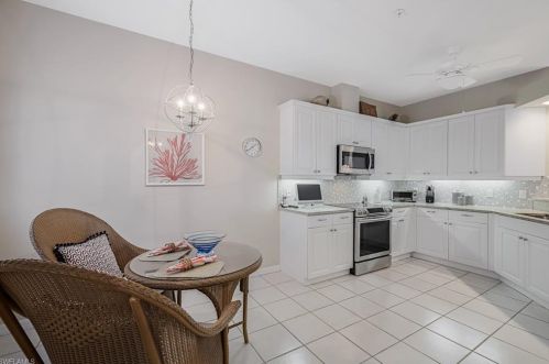 1590 Clermont Dr, Naples FL  34109-0302 exterior