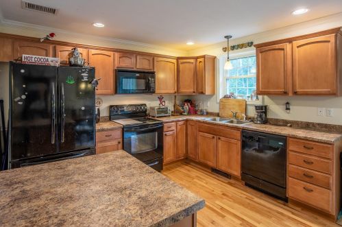 105 Red Gate Ln, Rindge, NH 03461-5347