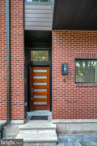 48 3rd St, Philadelphia PA  19106-2701 exterior