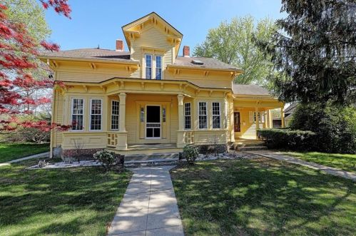 55 Laurel Hill Ave, Glocester, RI 02859-3124