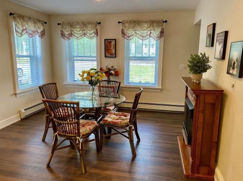 7 Harvey Rd, Londonderry NH  03053-7412 exterior