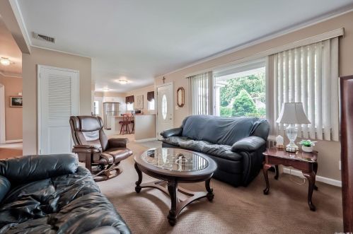 101 Cedar St, Hicksville NY  11801-3242 exterior