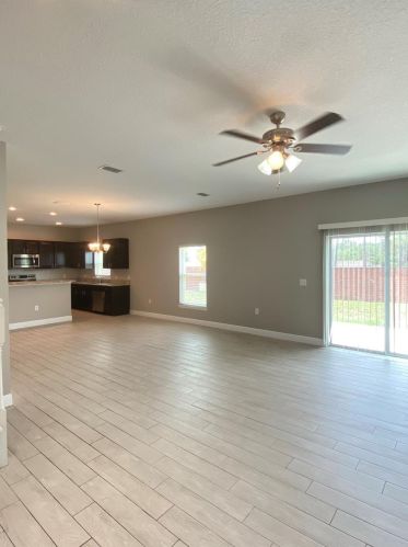 1400 Salisbury Dr, Winter Haven, FL 33881-4324