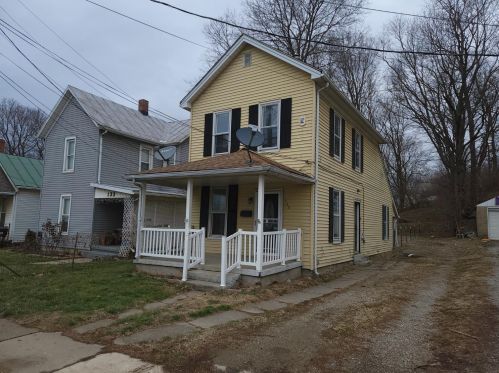 135 6th St, Franklin, OH 45005-2557