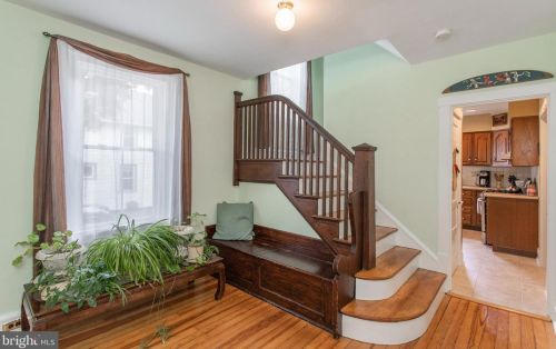 1 Maple Ave, Paoli PA  19301-1215 exterior