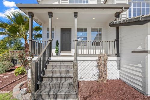 9082 Spencer Ct, Gilroy, CA 95020-7516