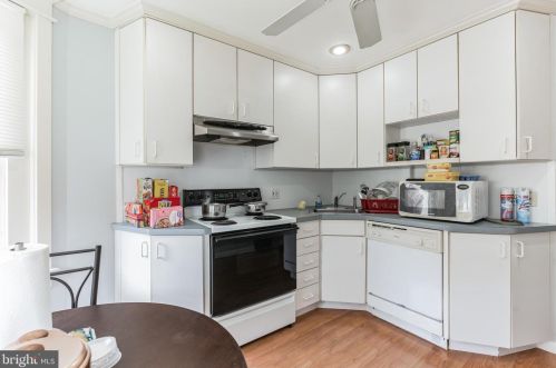 325 Brighton Ter, Holmes PA  19043-1010 exterior