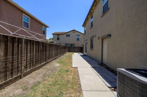 17122 Pacific Oak Ln, Lathrop CA  95330-8526 exterior