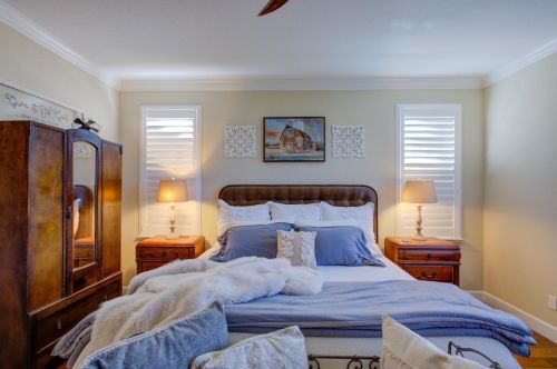 2864 Westport Cir, Valley Home CA  95361-8162 exterior