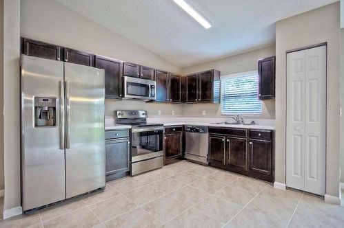 1089 Bellevue Ave, Fort Pierce FL  34953-1203 exterior