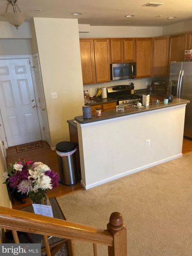 15404 Rosemont Manor Dr, Haymarket, VA 20169-6240