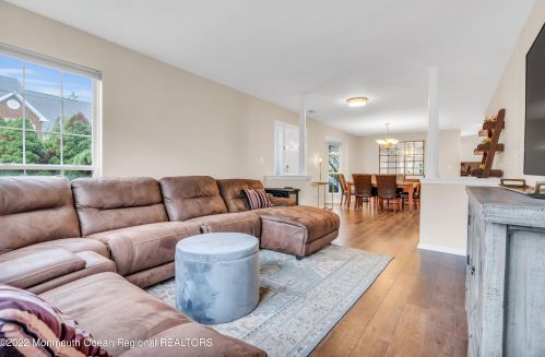 71 Tanya Cir, Tinton Falls NJ 07712-7914 exterior