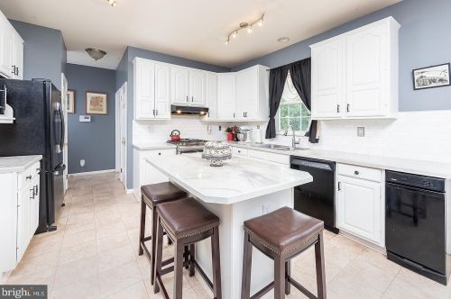 1 Helen Lois Ct, Pilesgrove NJ  08098-2639 exterior