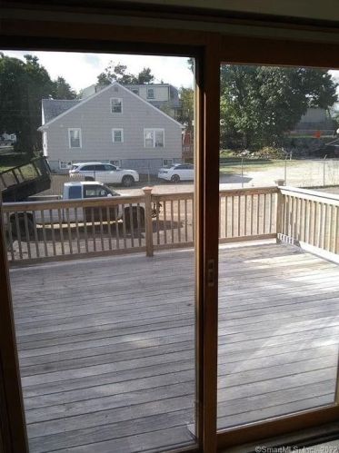 90 Taylor Ave, Norwalk CT  06854-1427 exterior