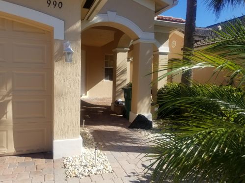 990 Leonardo Cir, Fort Pierce, FL 34986-4350