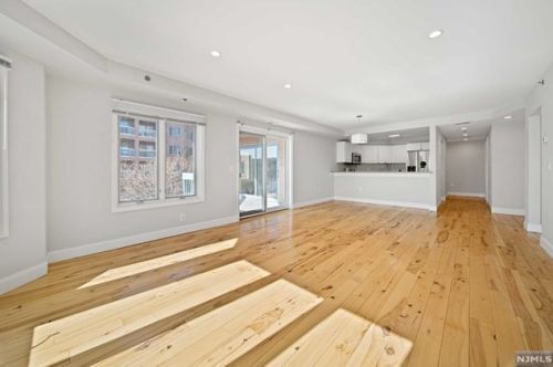 307 Rutledge Ct, Edgewater NJ  07020-1660 exterior