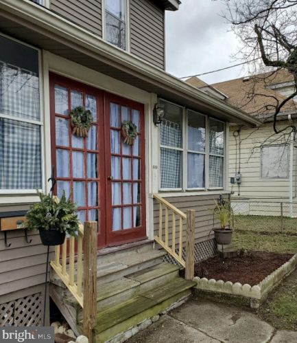 909 Union Ave, Camden, NJ 08110-2468