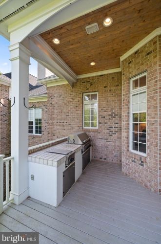 100 Deer Vly Ln, Wilmington DE  19807-1912 exterior