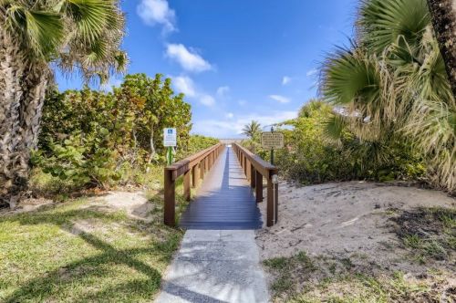 107 Tacoma Ln, West Palm Beach, FL 33404-6226