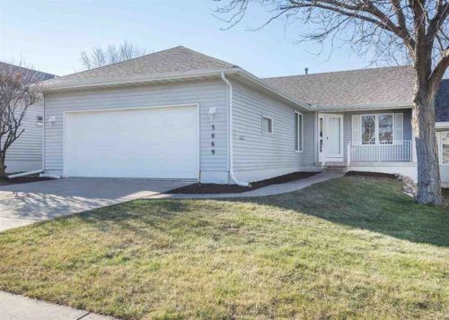 3069 Maplewood Dr, Panarama Park, IA 52722-2894