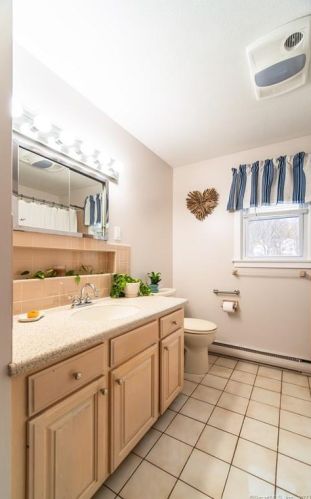 148 Dorothy Dr, Middletown CT  06457-5304 exterior