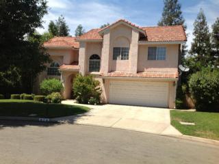 414 Deer Creek Ln, Fresno, CA 93720-0854