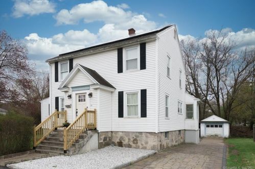 52 Ridgefield Ave, Waterbury, CT 06705-2704