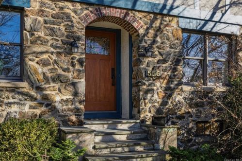 556 Wynnewood Rd, New Rochelle, NY 10803-2532