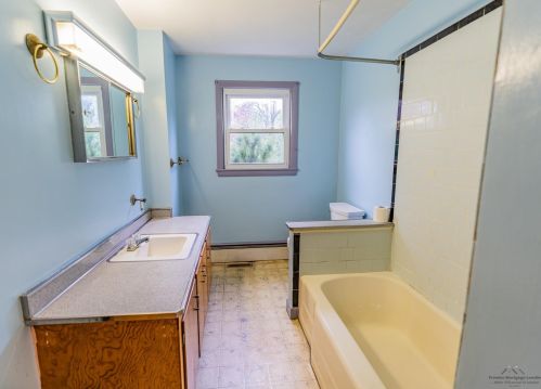 95 Wheeler Ave, Salem NH  03079-3494 exterior