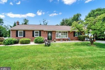 16 Essex Circle Dr, Shrewsbury, PA 17361-1913