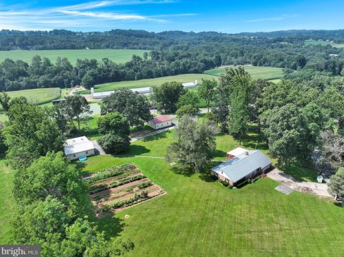 1325 Furnace Hill Rd, Schoeneck, PA 17578-9777
