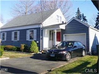 320 Roger Williams Rd, Bridgeport, CT 06610-1238