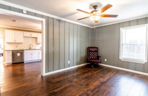 2202 Chestnut Ave, Fort Worth TX  76164-7953 exterior