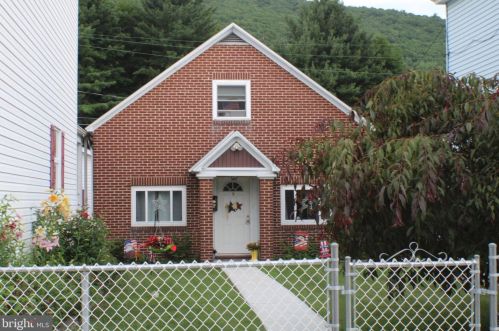 26 Walnut St, Ashland, PA 17921-1932