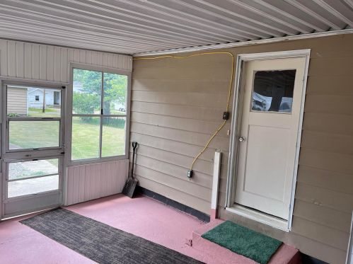 402 Kinzel Ave, Zanesville, OH 43701-1909