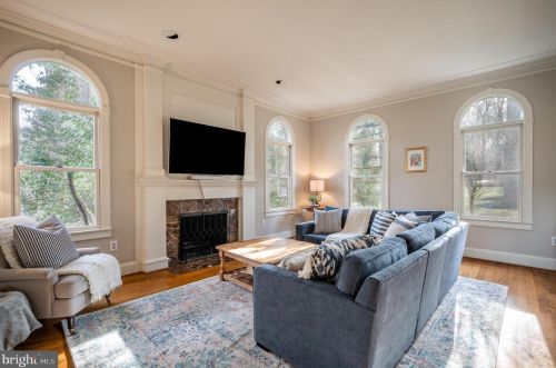 281 Golden Woods Ct, Great Falls VA  22066-4152 exterior