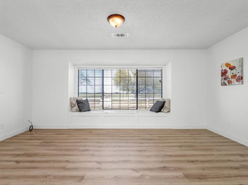 855 Mount Whitney Ave, Laton CA  93242-9724 exterior