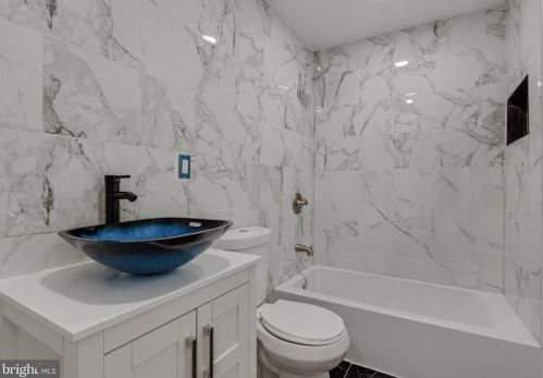 312 Manton St, Philadelphia PA  19147-5213 exterior