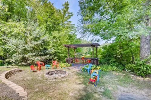 739 County Rd B, Saint Paul MN 55117-1804 exterior